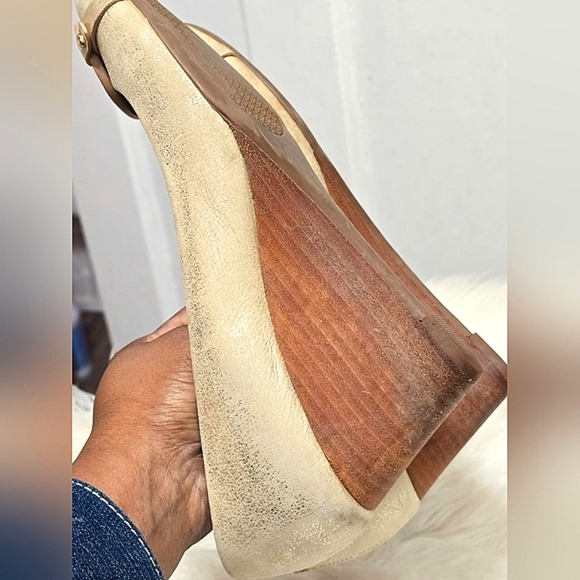 Tory Burch Gold Metallic Leather Wedge Pumps Heels Women's Size 10.5 M🌴 - Picture 10 of 10